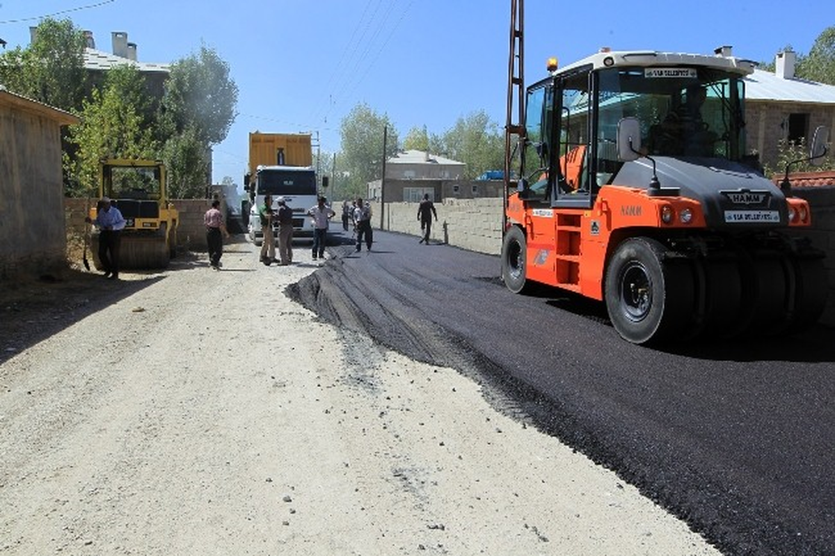 Van Belediyesi\'nden Yol Asfaltlama Çalışması