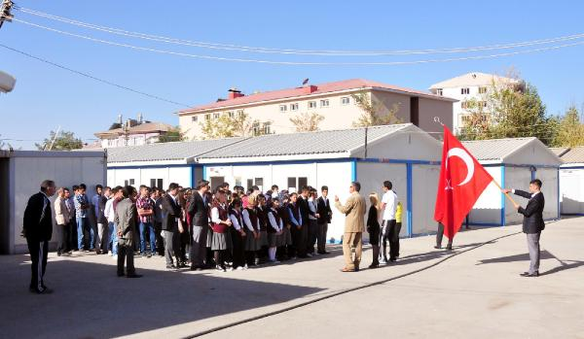 Van\'da Konteynerde Ders Başı