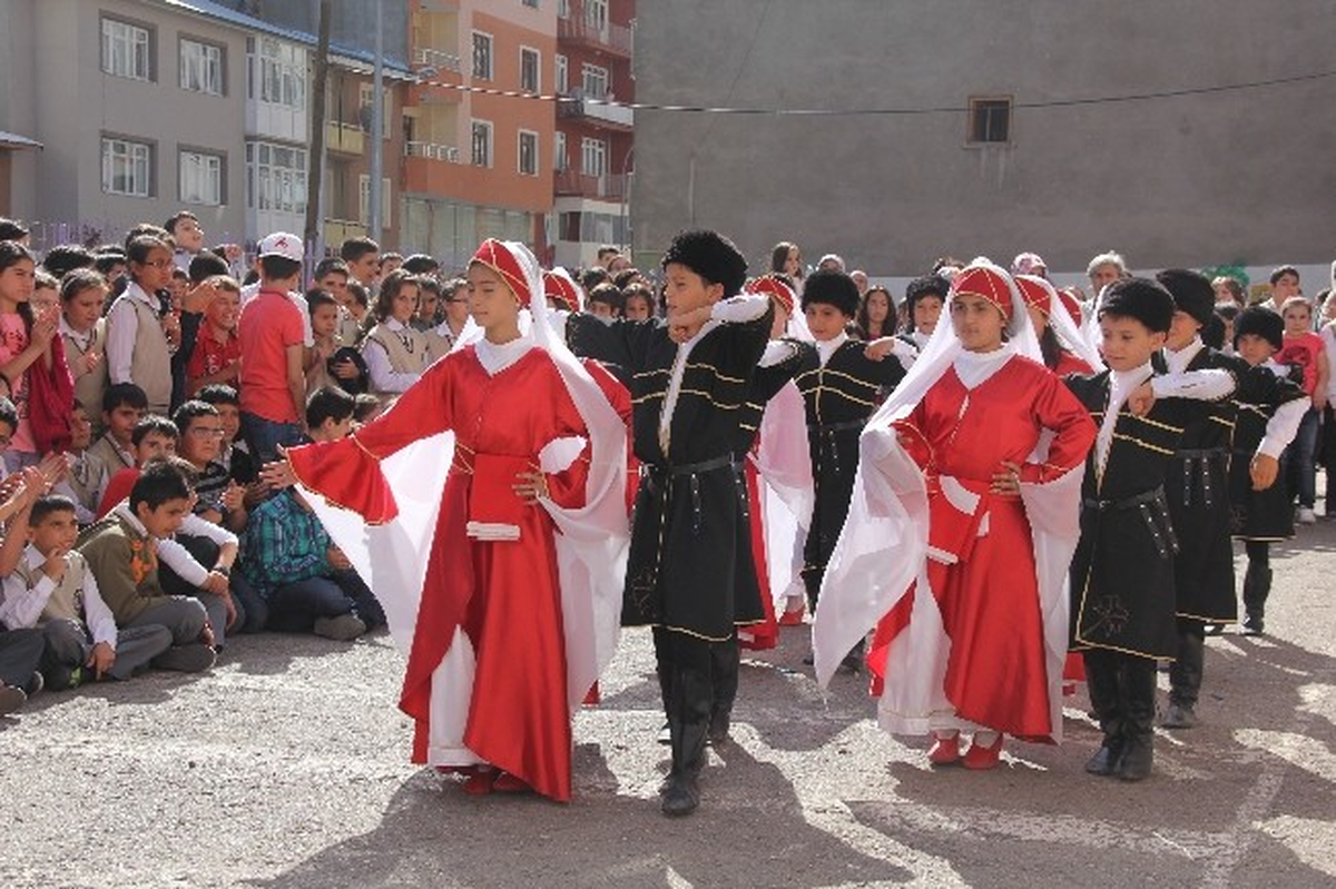 Yeni Eğitim Öğretim Yılı Şenliklerle Başladı