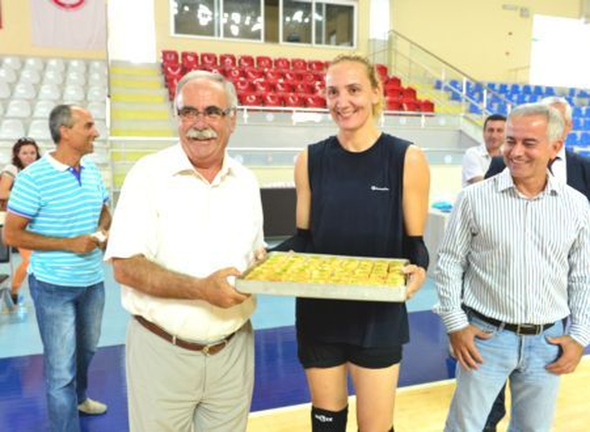 Başkan Gökhan Çanakkale Belediyespor\'un Antrenmanını İzledi