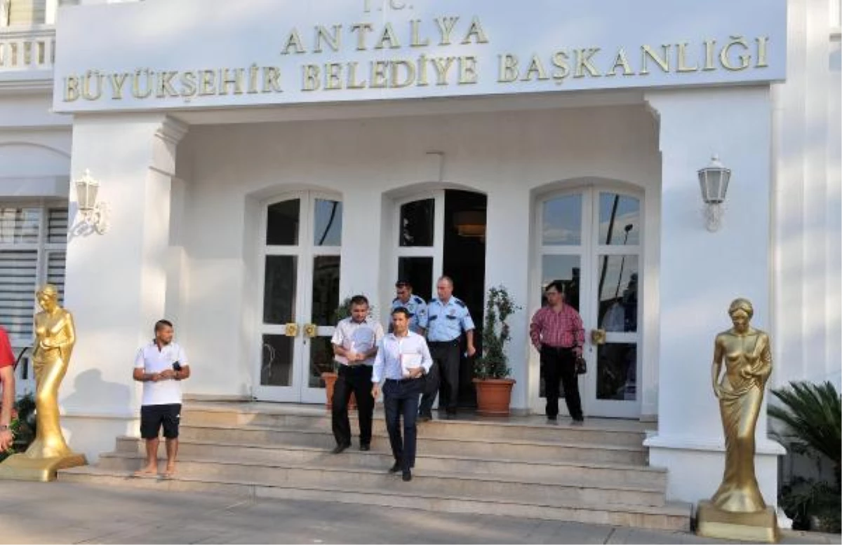 Antalya Büyükşehir Belediyesi\'ne Yine Haciz