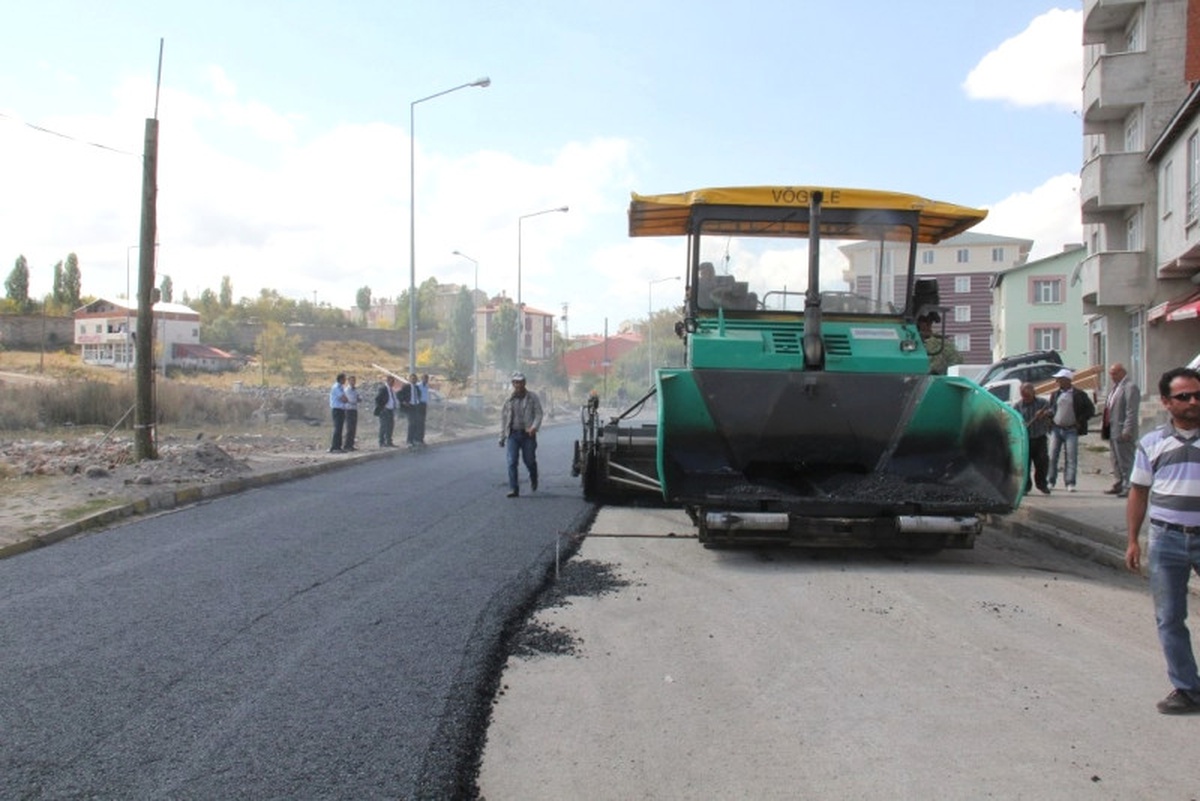 Ardahan Belediyesi Sıcak Asfalt Çalışmalarına Başladı