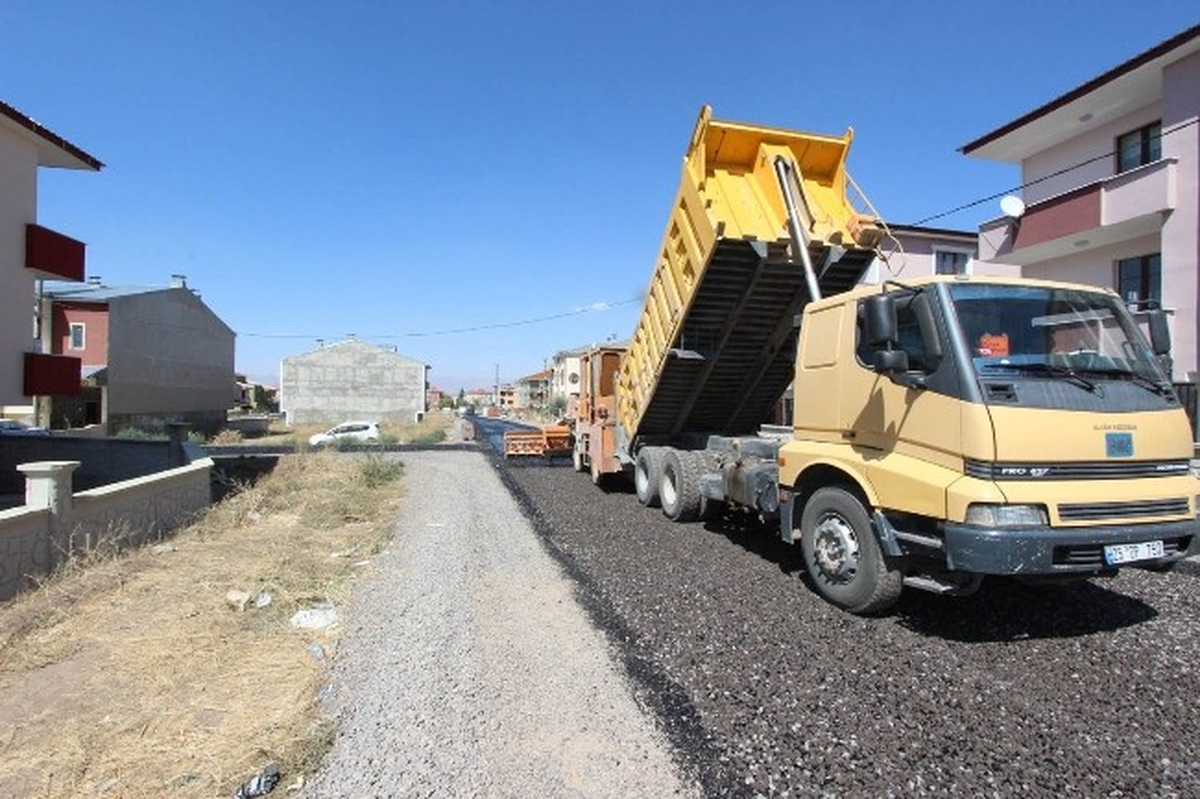 Aziziye\'de Yeni İmar Yolları Asfaltlandı