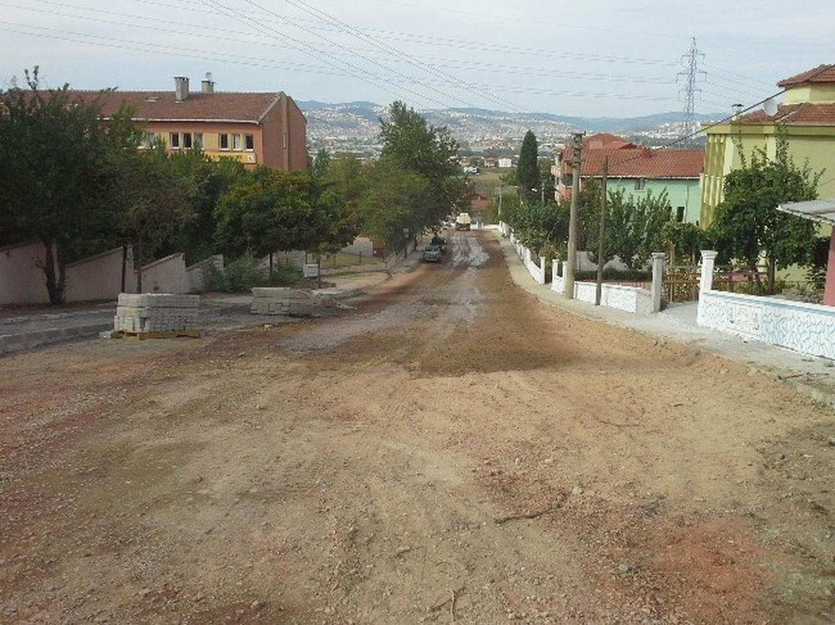 Başiskele\'de Cadde ve Sokaklar Asfaltlanıyor