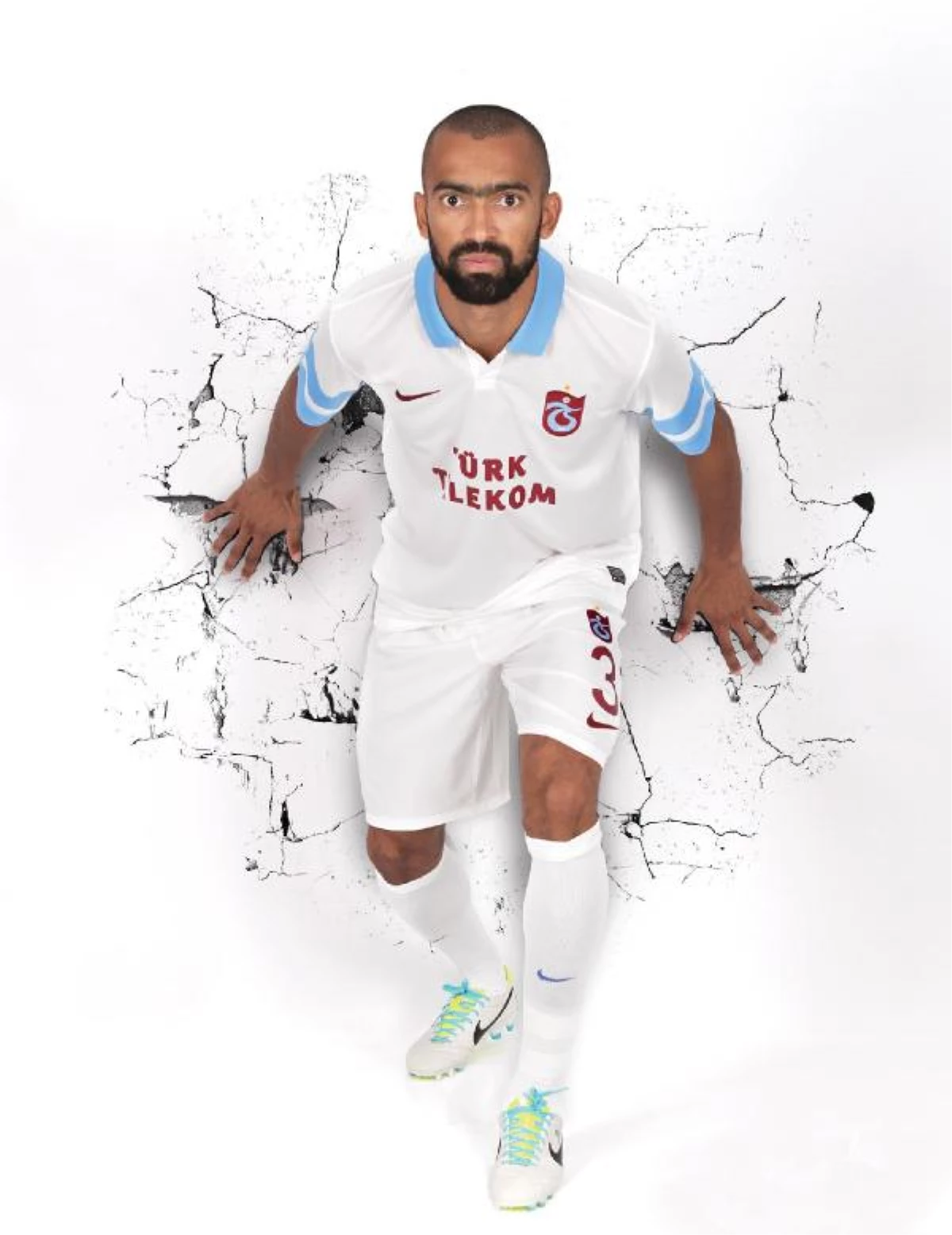 Bosingwa: "Trabzonspor ile Tarih Yazmak İstiyorum"