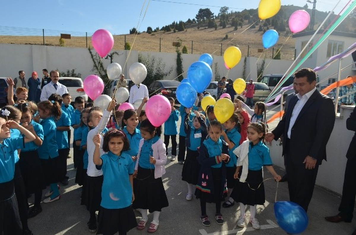 "Bozüyük Büyüsün Hayallerimiz Gerçek Olsun" Diyerek Balon Uçurdular