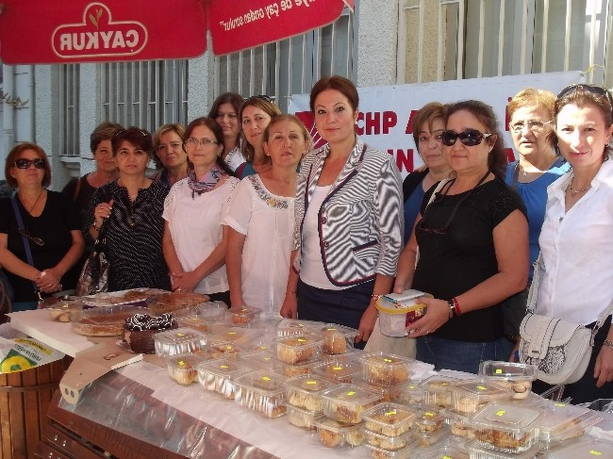 CHP\'li Kadınlardan Öğrenciler Yararına Kermes