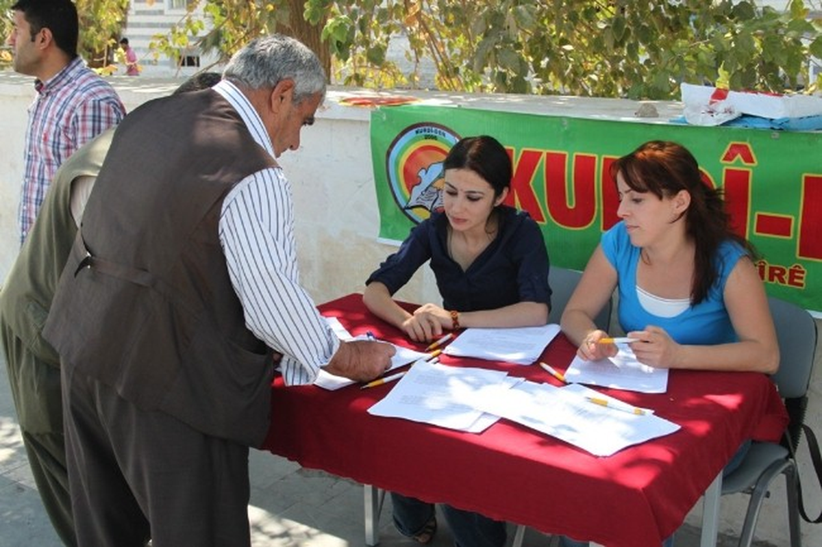 Cizre\'de Ana Dilde Eğitim İçin İmza Kampanyası Başlatıldı