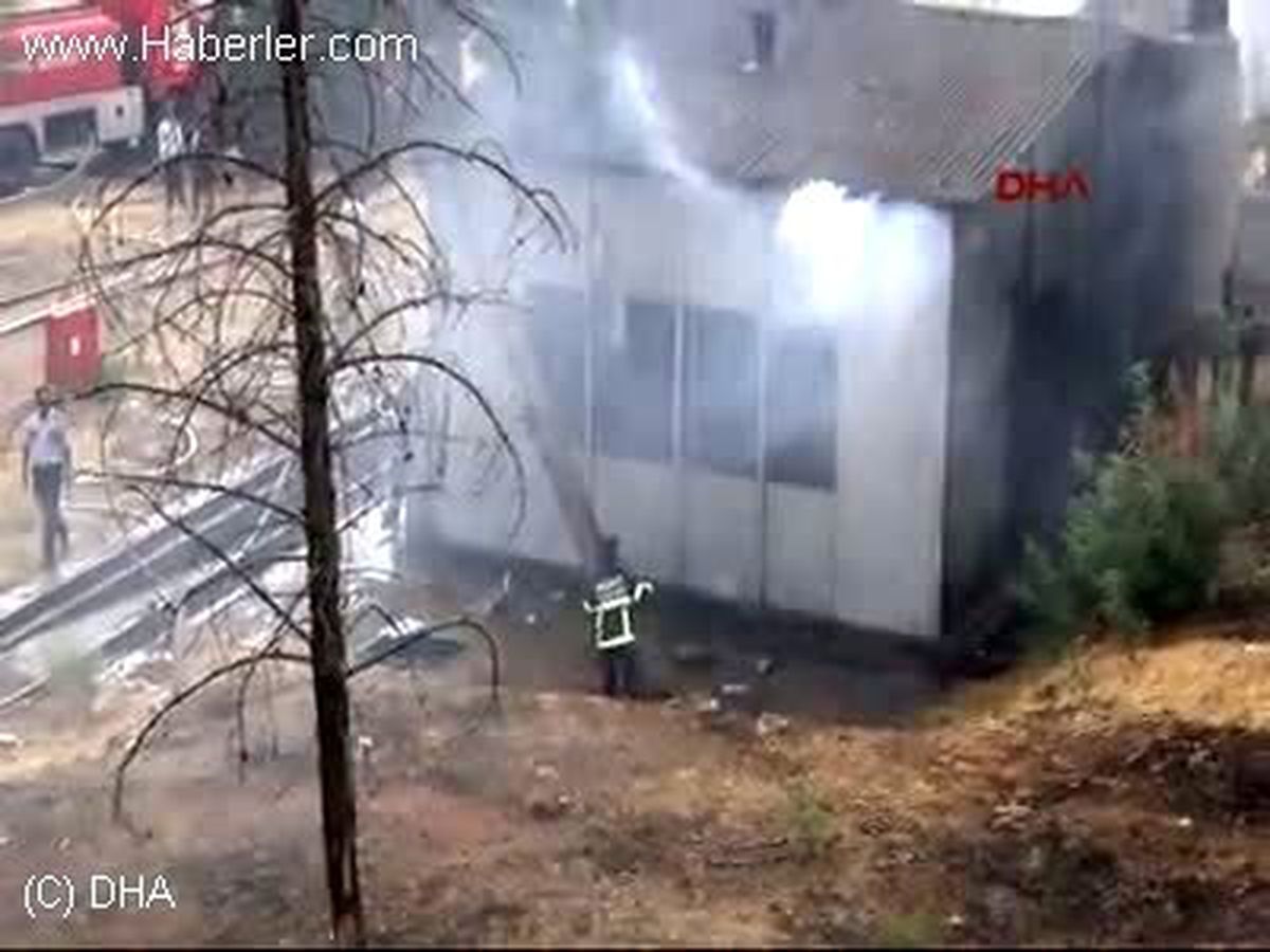 Depo Yangınını İtfaiye Söndürdü