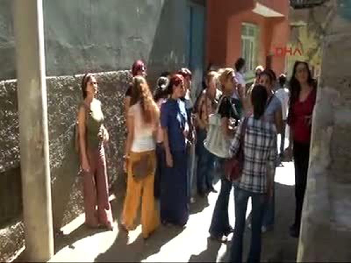Diyarbakır\'daki Kadın Savunucuları Her Gün Beş Kadın Öldürülüyor