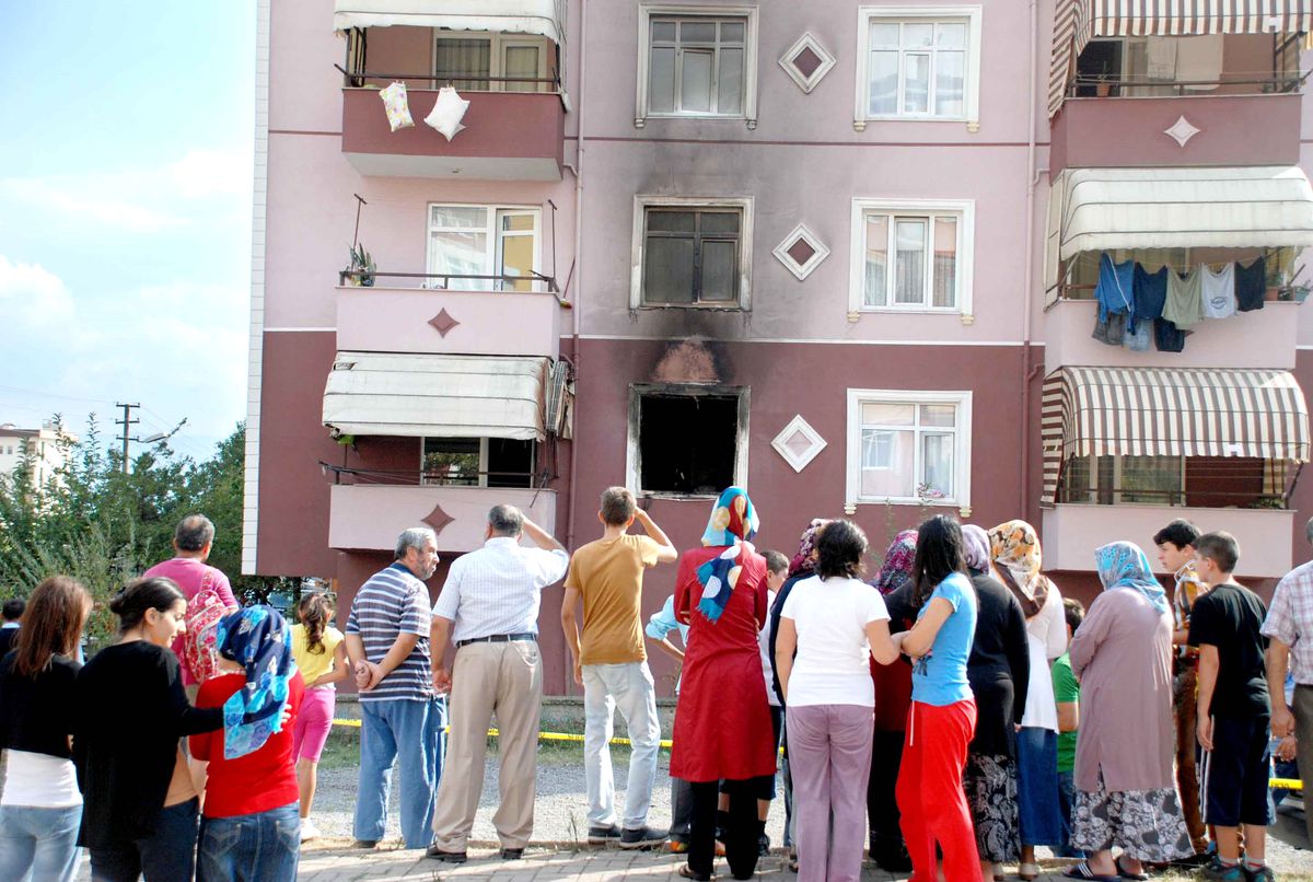 Kocaeli\'de Alevlerin Arasında Kalan 18 Aylık Bebek Öldü