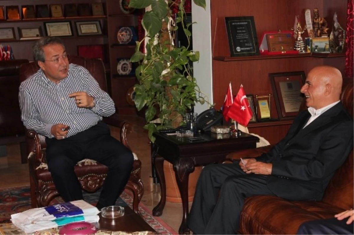 Hayırsever İşadamı Erdoğan Belediye Başkanı Ünver\'i Ziyaret Etti
