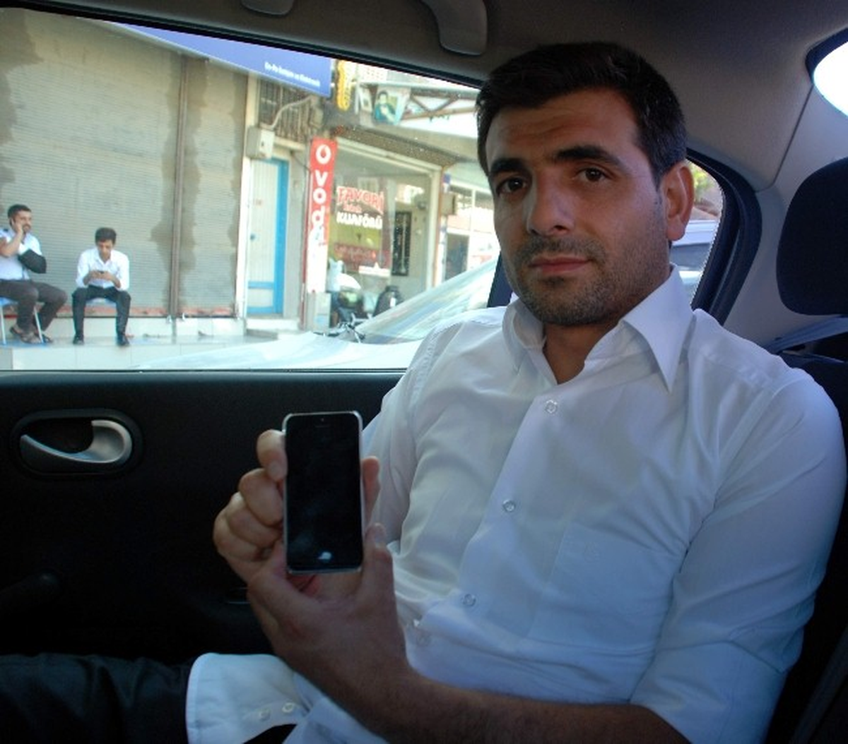 İzmir\'de Bulduğu Telefonun Sahibine Ulaştı