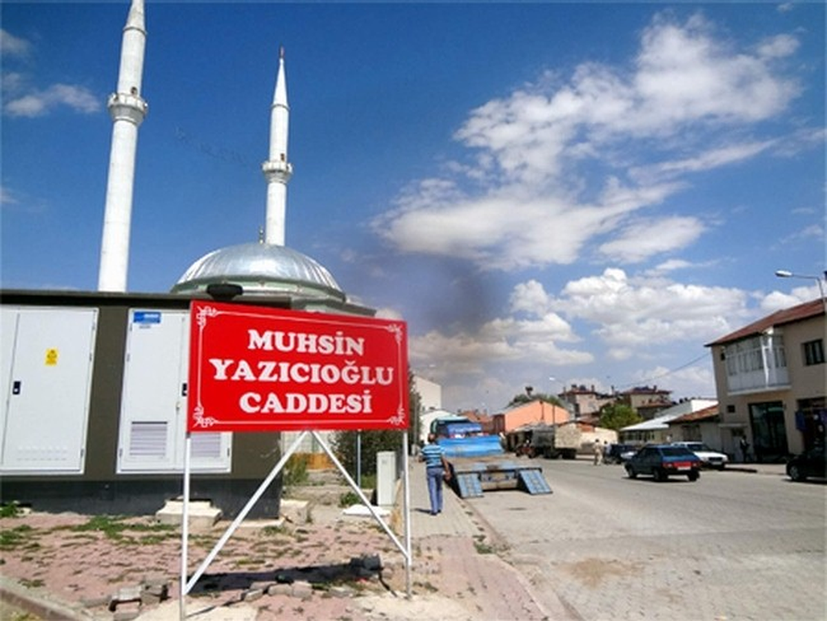 Kangal Belediyesi İlçe Girişindeki Caddeye Muhsin Yazıcıoğlu İsmini Verdi