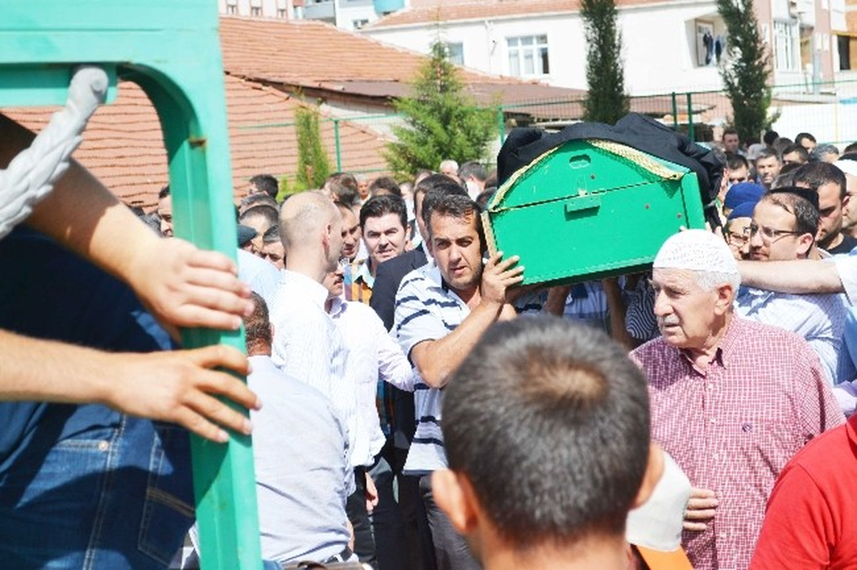 Aykut İster Yaşam Savaşını Kaybetti