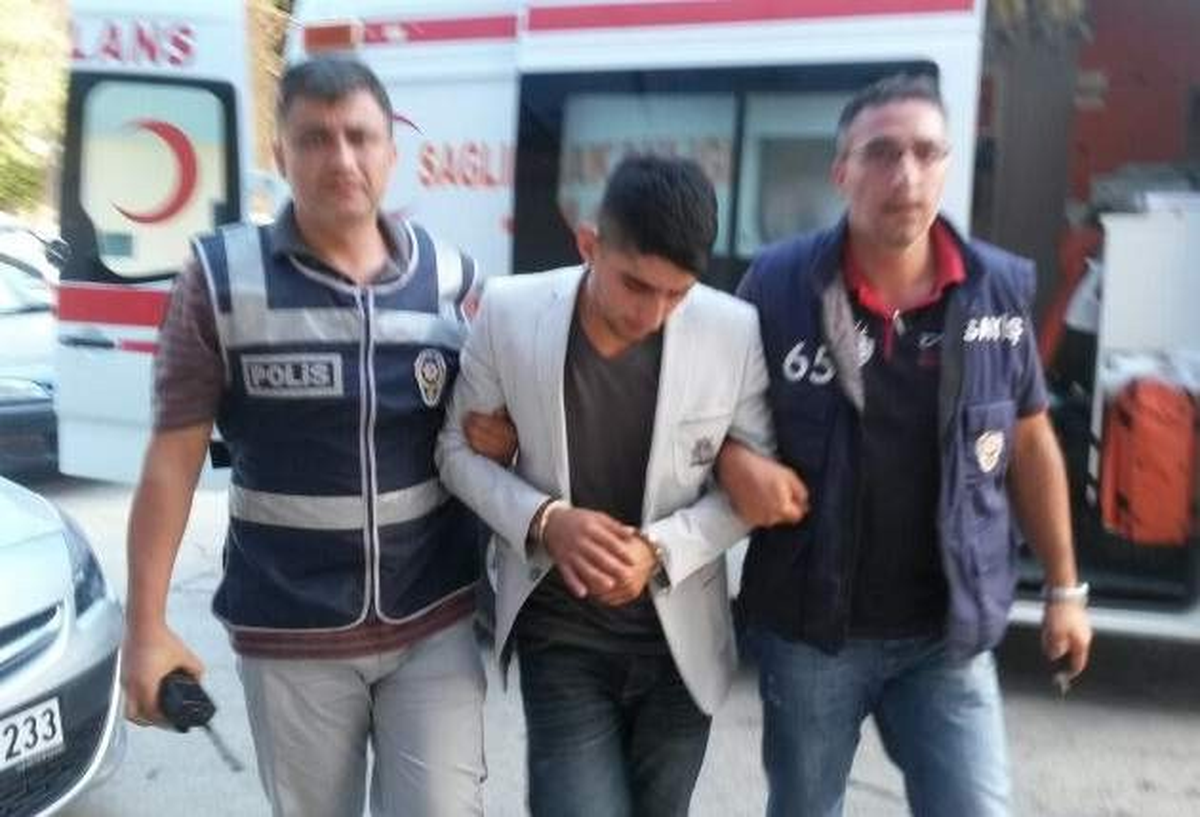 Lokantadan Çaldığı Rakıları Evinde İçti