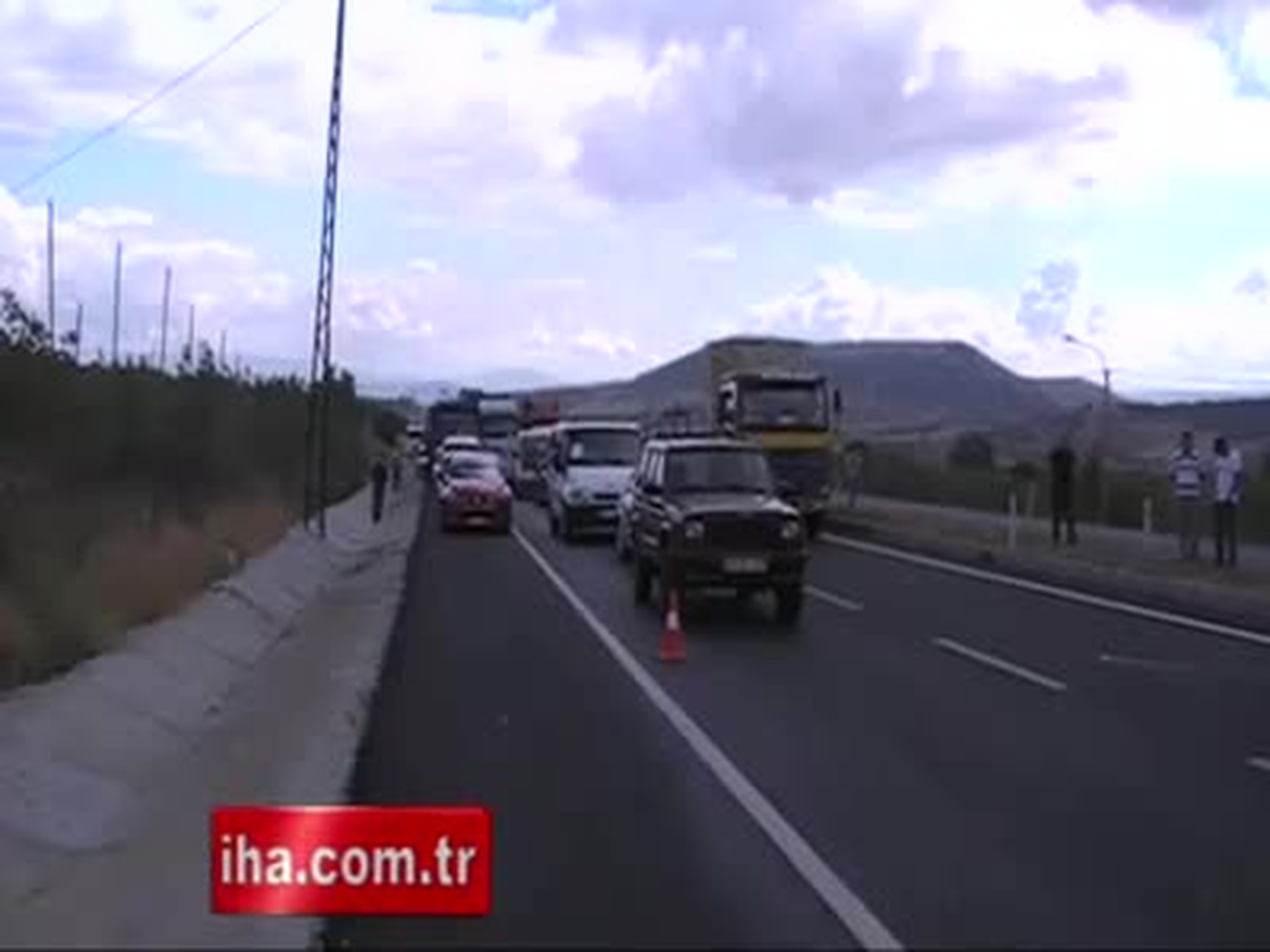Manisa\'da Plastik Eşya Yüklü Tır Alev Alev Yandı