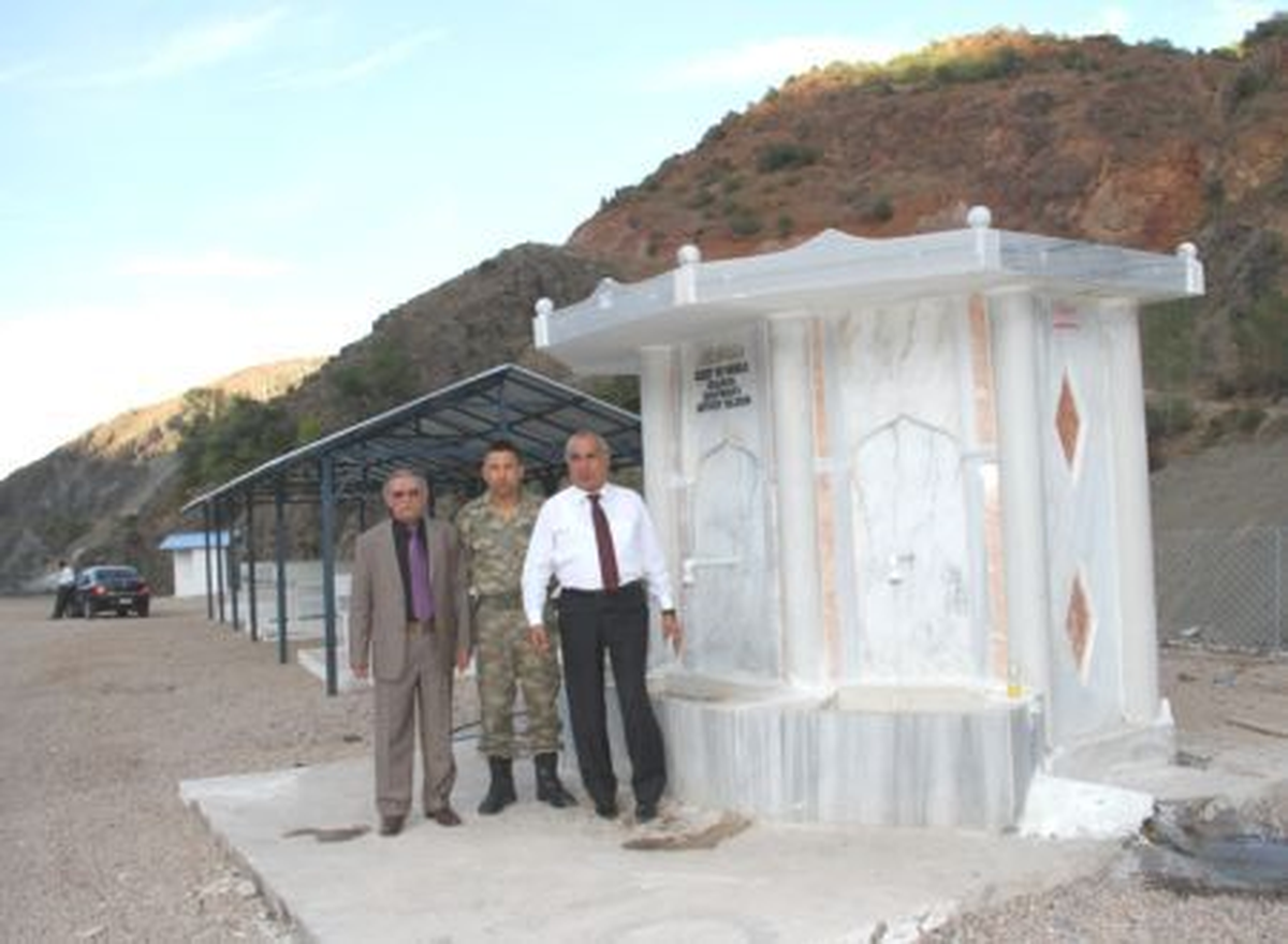 Merhum Anne ve Babalarını Unutmadılar