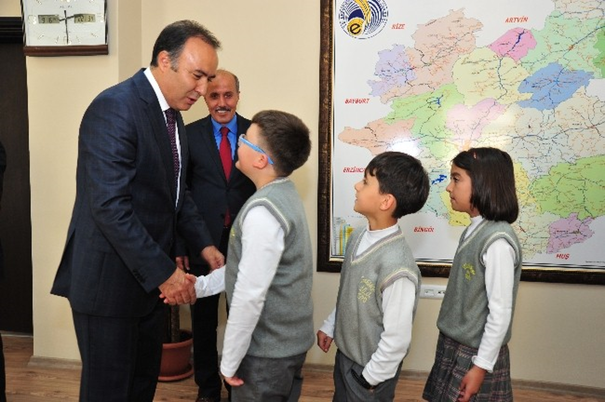 Öğrencilerinden Protokolü İlköğretim Haftası Ziyareti