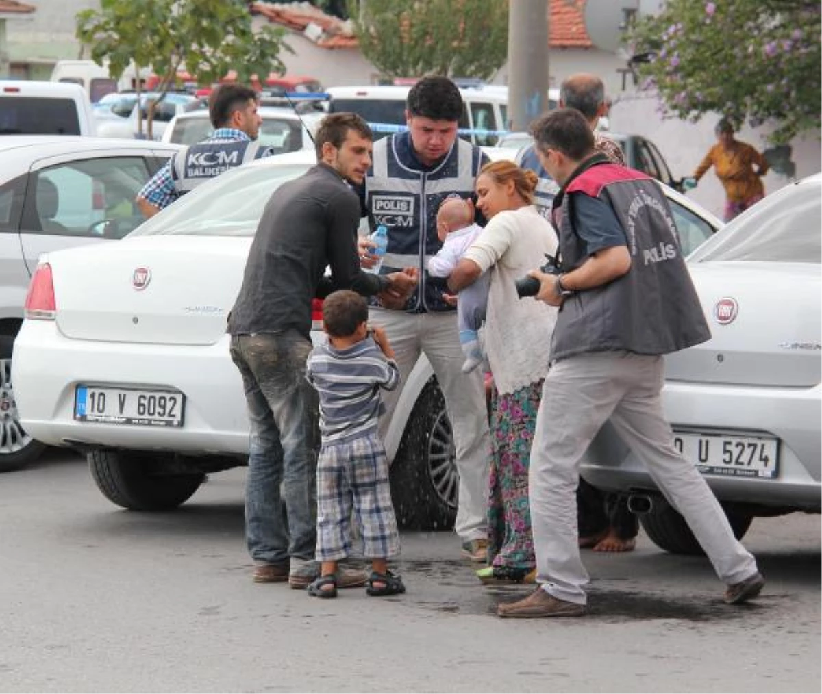 Roman Mahallesinde Silahlı Çatışma: 2\'si Polis 6 Yaralı