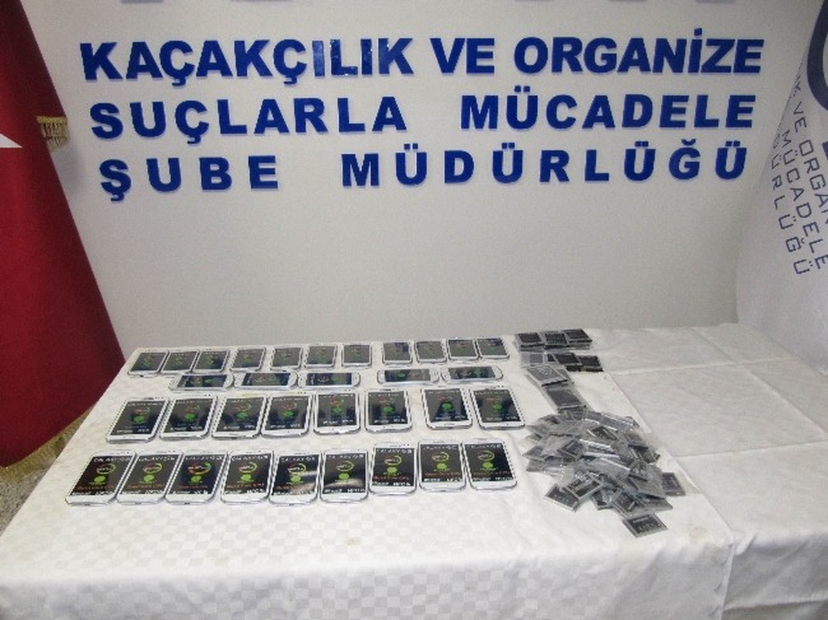 Samsun\'da Gümrük Kaçağı Cep Telefonu Ele Geçti