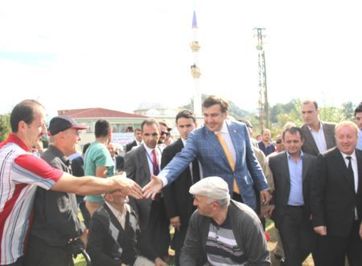 Gürcistan Devlet Başkanı\'na Çarşamba Kasketi