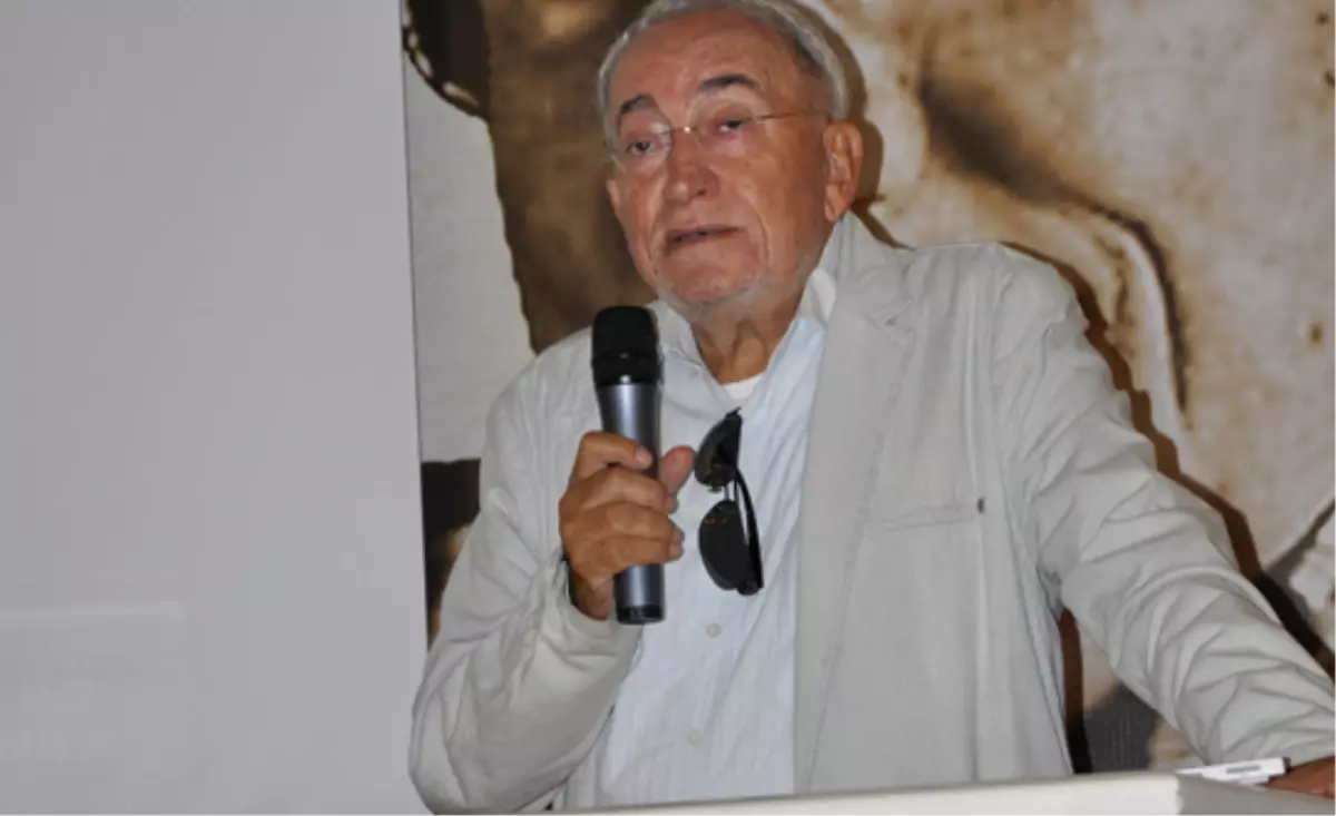 Şiirin Sloganlaşması Büyük Tehlikedir