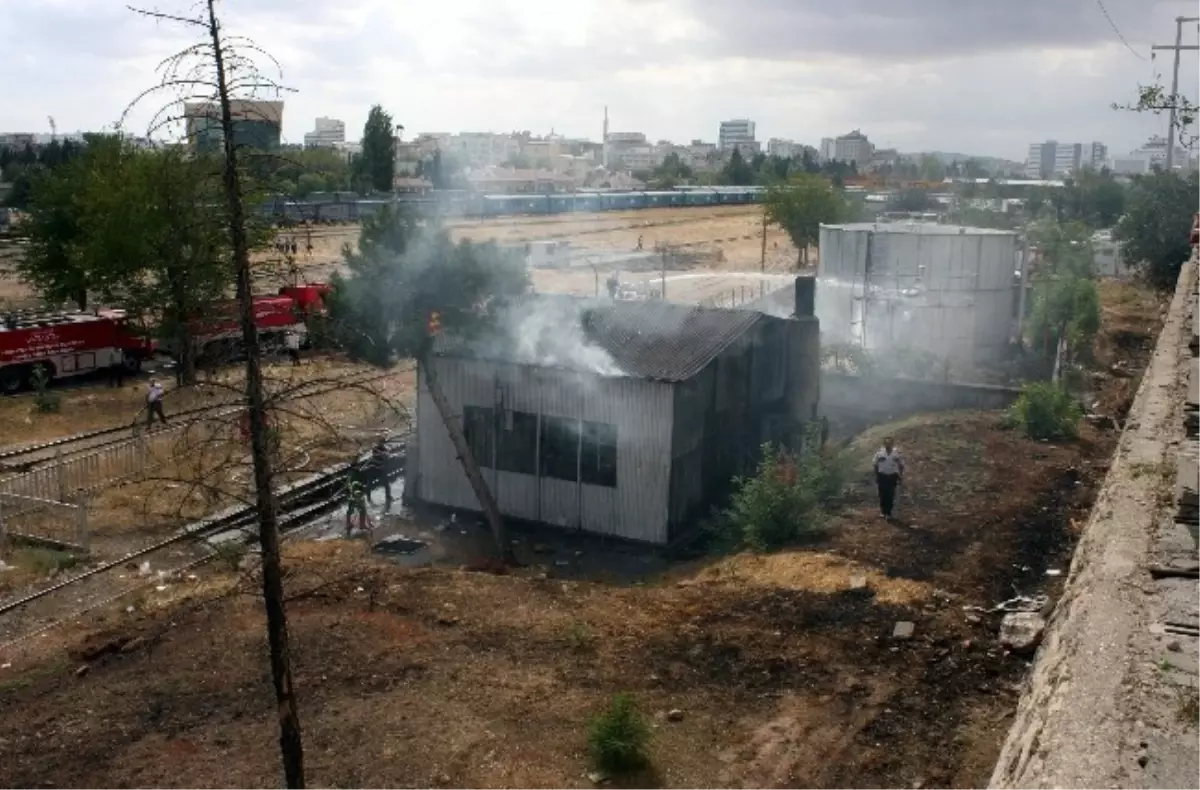 Yakıt Deposunda Çıkan Yangın Korkuttu