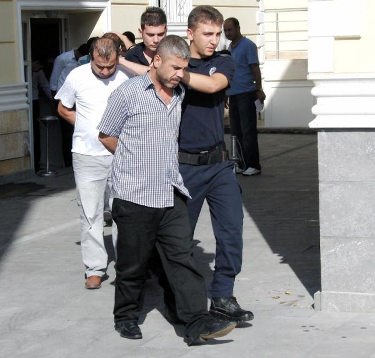 3 İlde Uyuşturucu Operasyonu: 8 Gözaltı