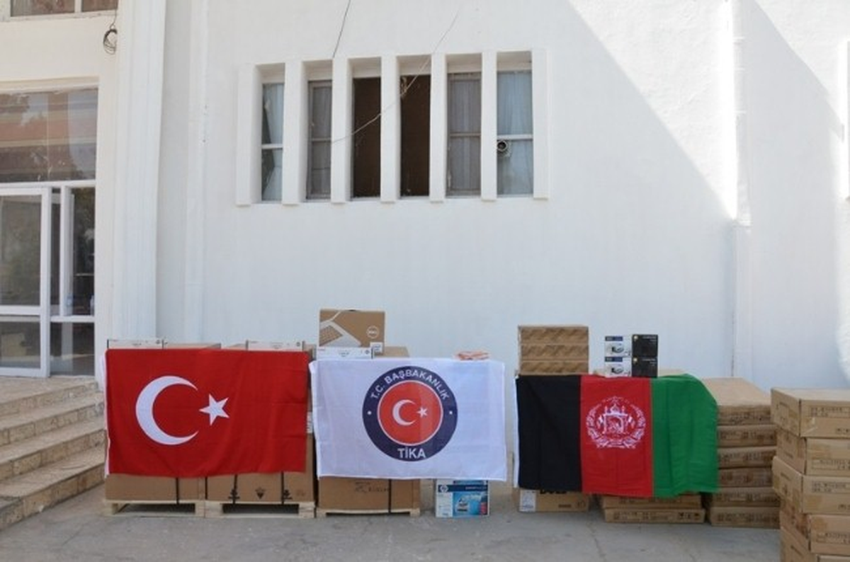 Afganistan\'da Cevizcan Valiliği İdari Birimlerine Malzeme Temini Yapıldı