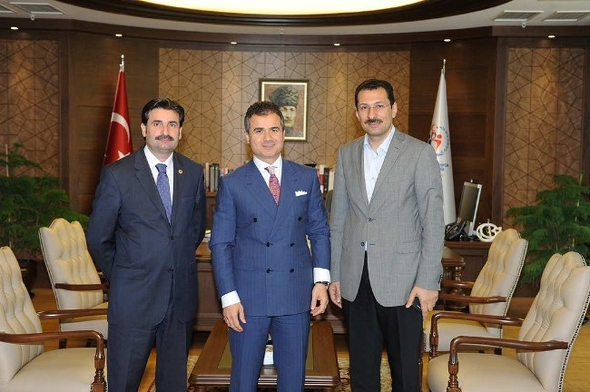 AK Parti Sakarya Milletvekilleri Gençlik ve Spor Bakanı Suat Kılıç\'ı Makamında Ziyaret Etti