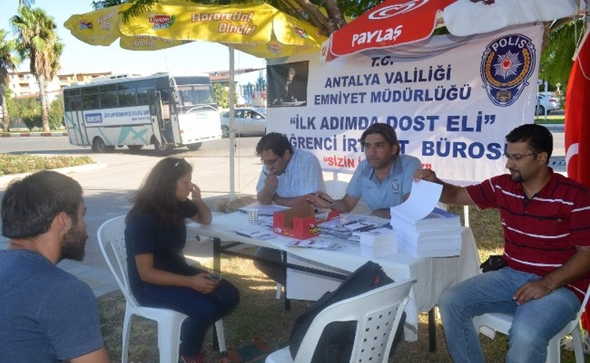 Akdeniz Üniversitesi\'nde "İlk Adımda Dost Eli" Standı