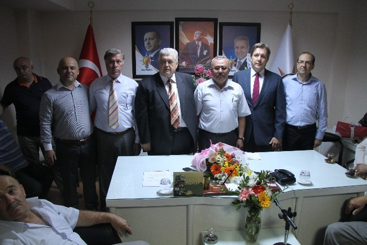 Akhisar\'da AK Parti\'den İlk Aday Adayı Ahmet Dutlulu