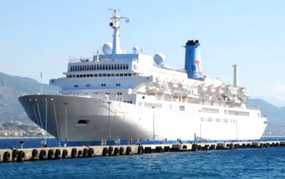 ) Alanya\'ya Denizden Turist Yağdı