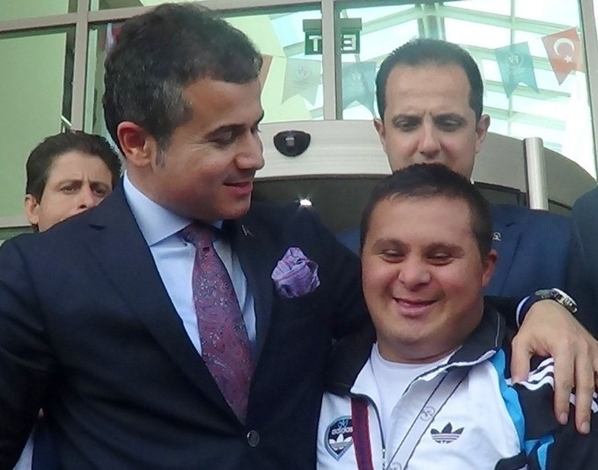 Bakan Kılıç, Engelli Bir Çocukla Gençlik Merkezi Açılış Yaptı