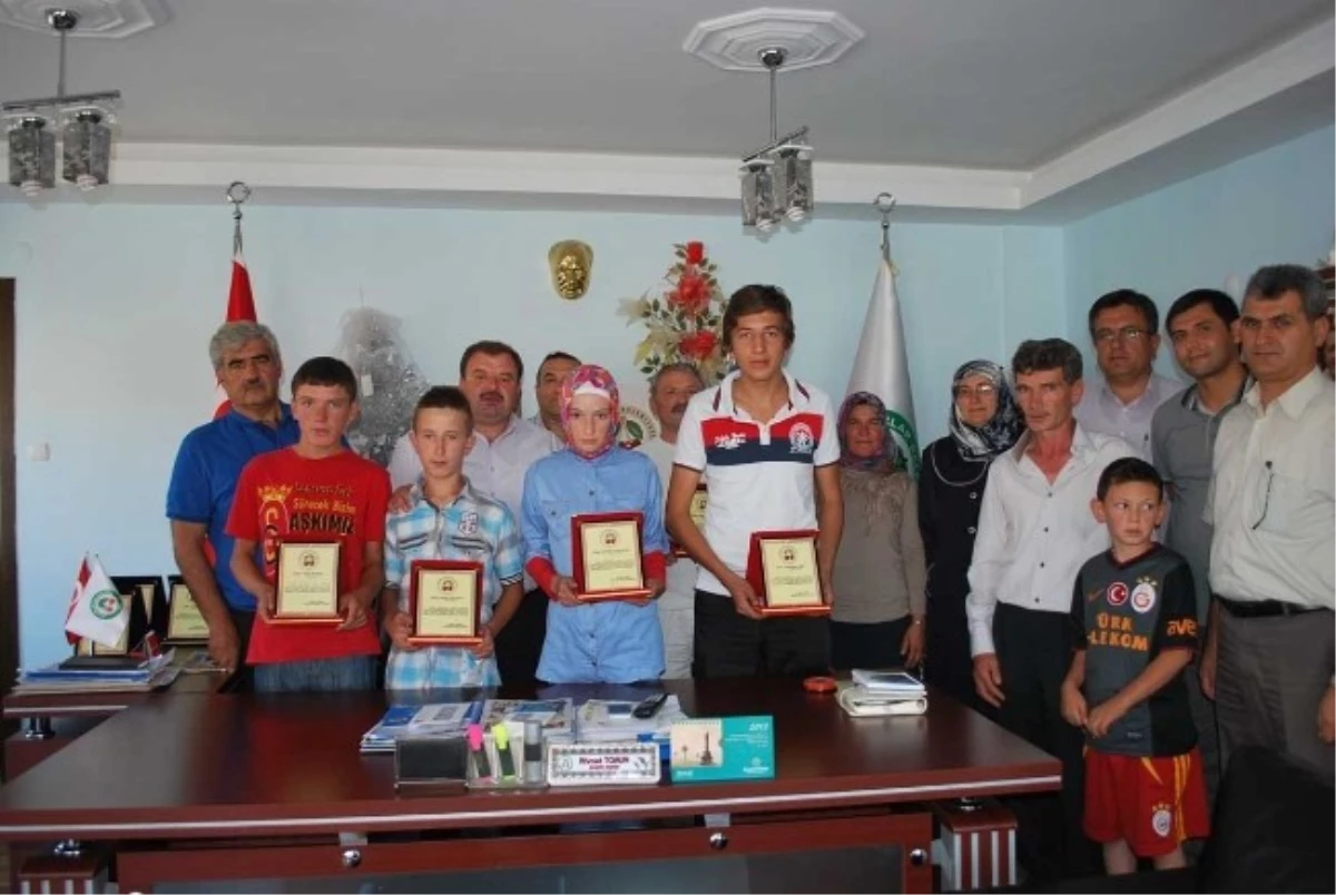 Başkan Torun Başarılı Öğrencileri Ödüllendirdi