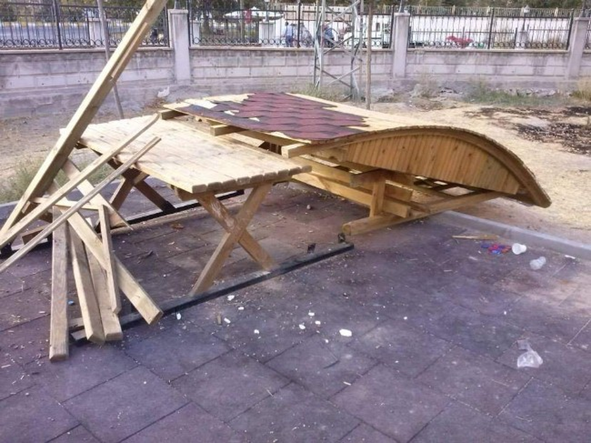 Bor\'da Oyun Parkları Magandaların Hedefi Oldu