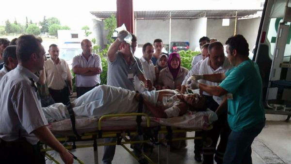 Borç Yüzünden Arkadaşını Bıçakladı, Ambulans Gelene Kadar da Başında Bekledi