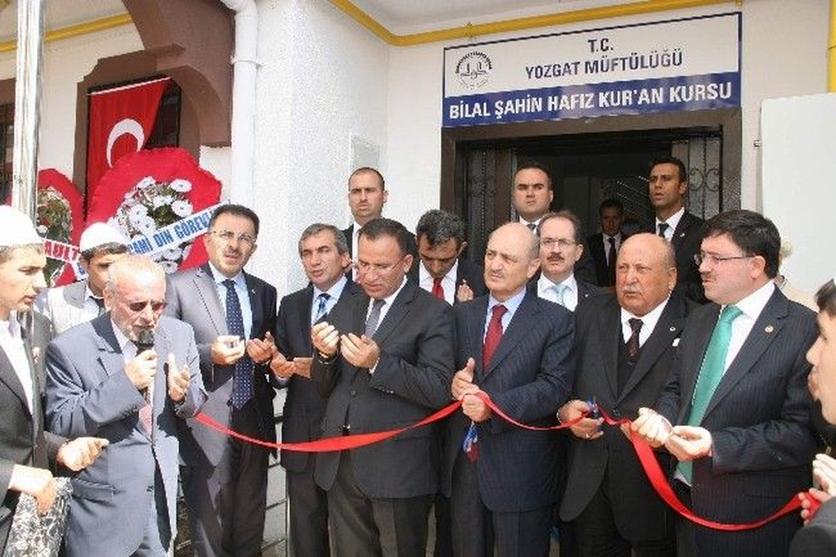 Bozdağ ve Bayraktar, kentsel dönüşüm yıkım törenine katıldı YOZGAT