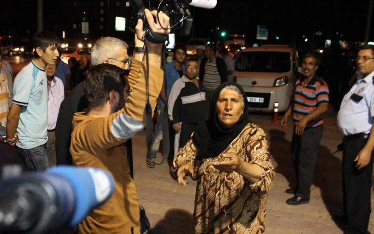 Çadırda Kalan Suriyeliler Birbirine Girdi: 2 Yaralı