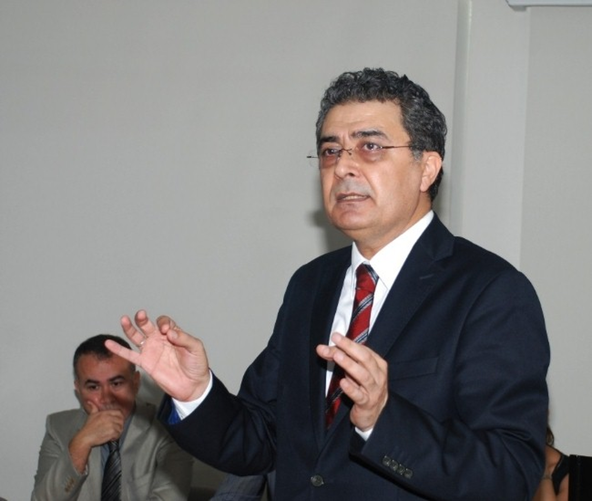 Diş Hastanesi Tartışması