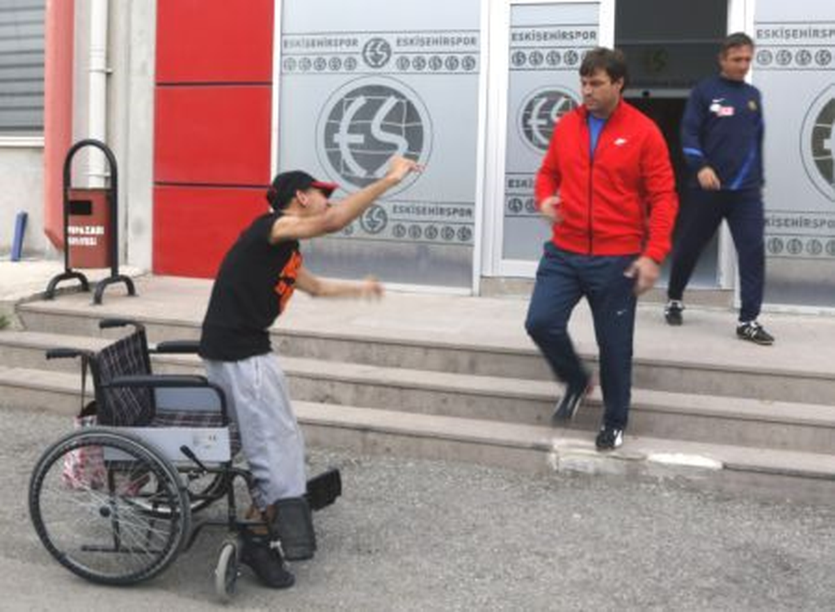 Engelli taraftardan Sağlam\'a ziyaret ESKİŞEHİR