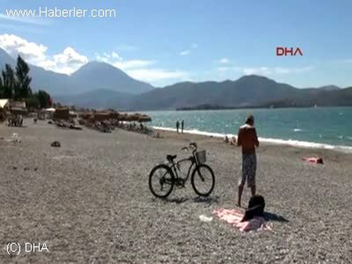 Fethiye\'de Serinlemek İçin Denize Giren Tatilci Boğuldu