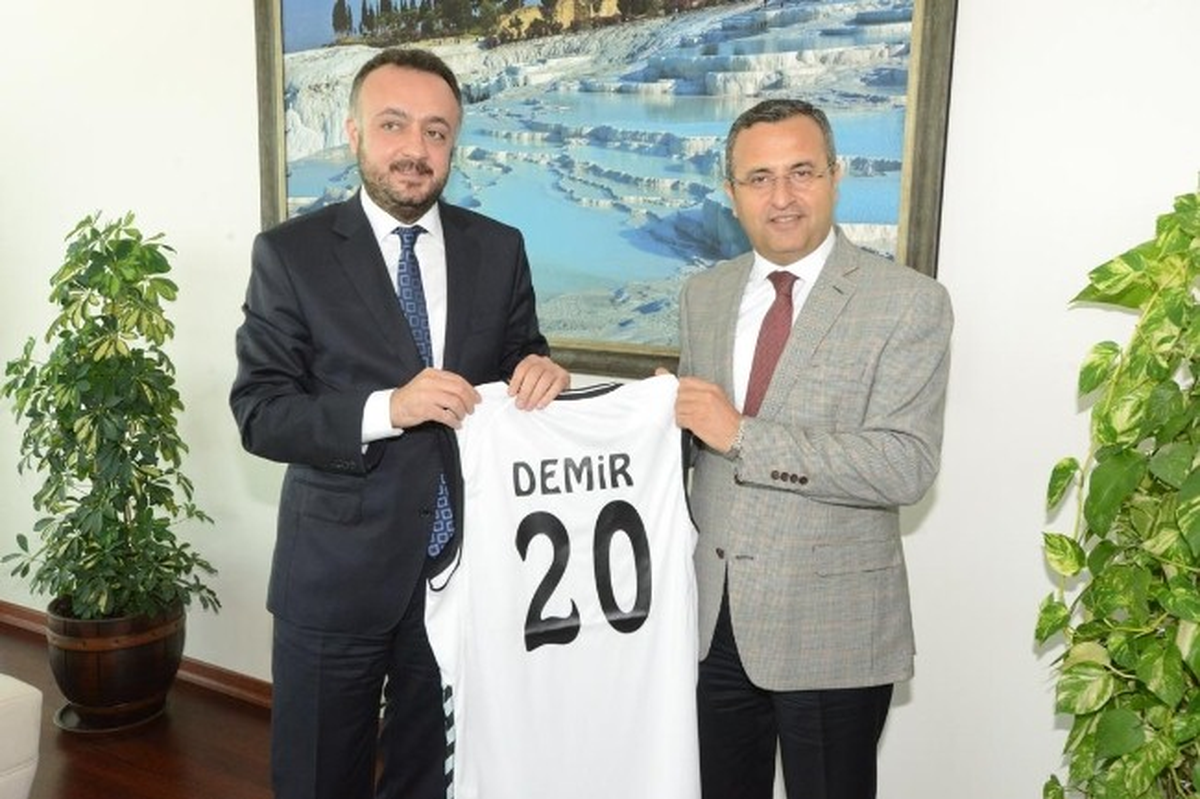 Gamateks PAÜ Basketbol Takımı Vali Demir\'i Ziyaret Etti