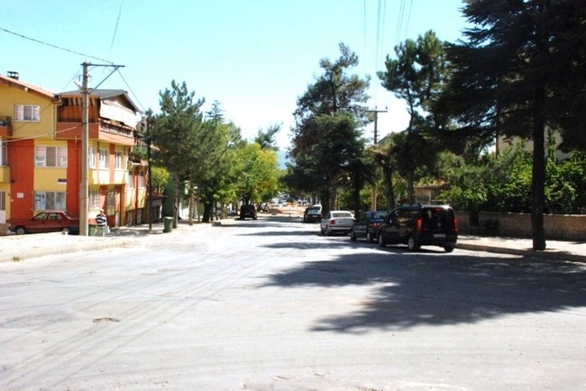 Gediz\'de Yol Yenileme Çalışmaları Devam Ediyor