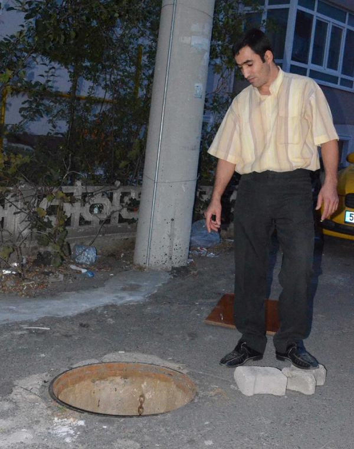 Hırsızlar Kapakları Çaldı