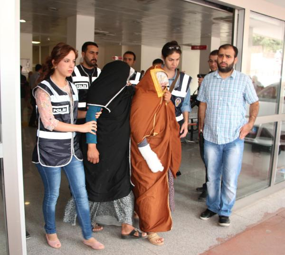 Hırsızlar Önce Tartaklandı,Sonra Polise Teslim Edildi