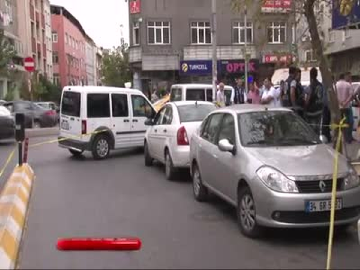 İstanbul Gaziosmanpaşa\'da Yemek Yerken 4 Kilo Altını Çaldırdılar