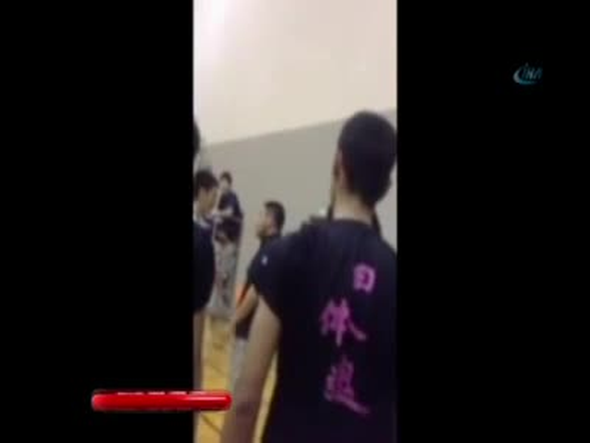 Japonya\'da Öğretmen Dayağı Kamerada