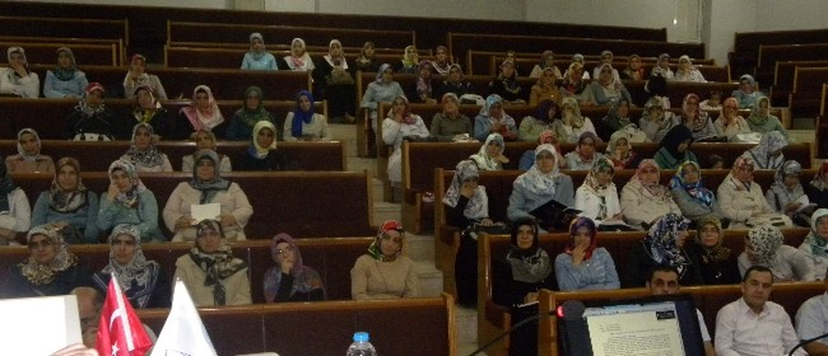 Kur\'an Kursları Öğreticilerine Seminer